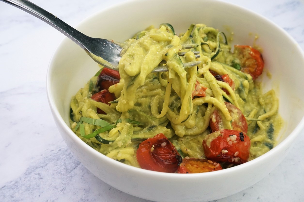 Courgetti in Avocado, Cashew & Basil Sauce