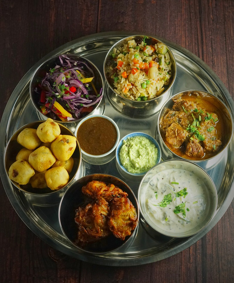 thali tray with aloo bonda