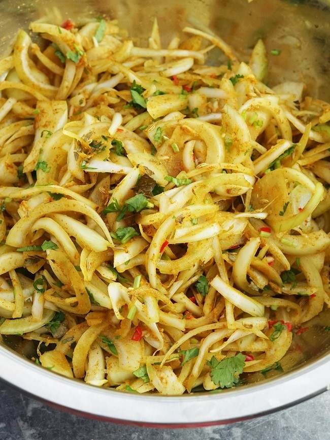 making onion bhaji