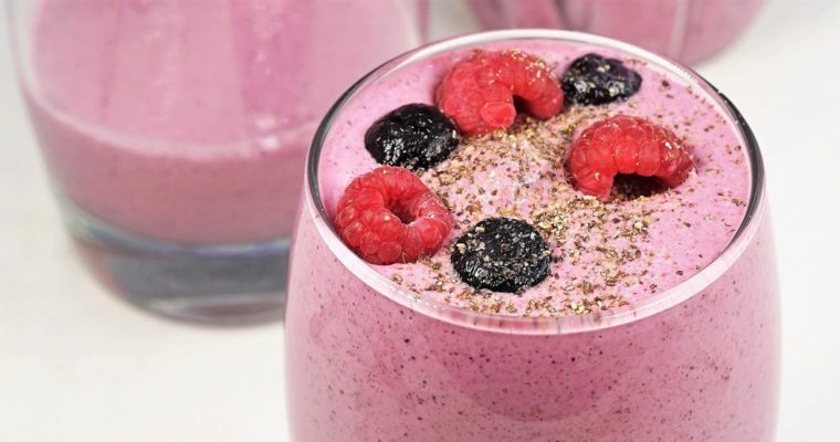 Berry Smoothie with Oats & Chia