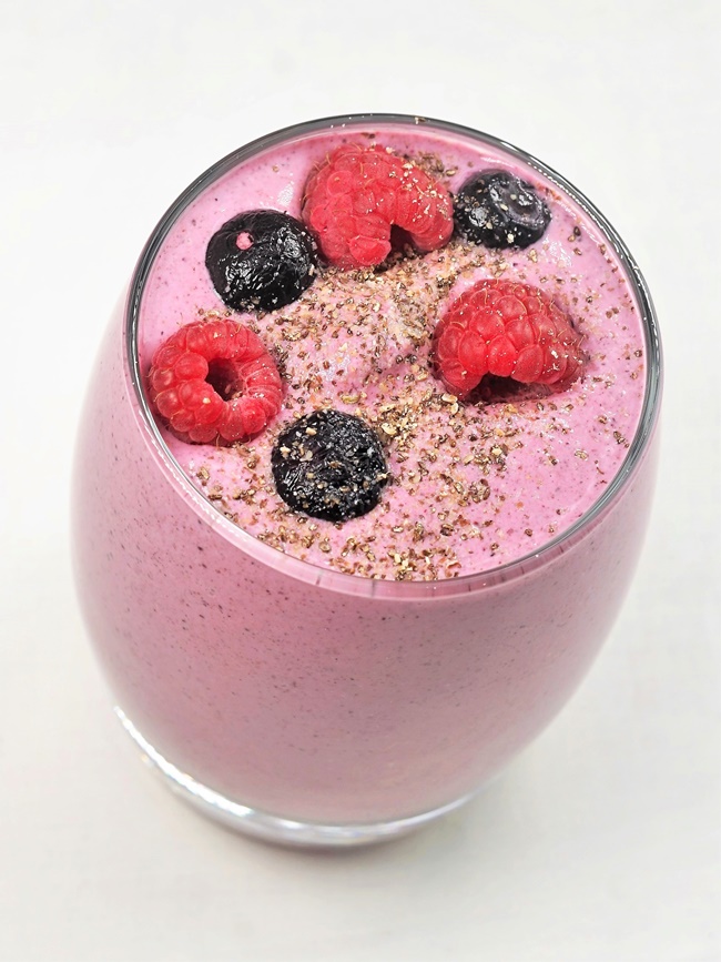 Berry Smoothie with Oats & Chia