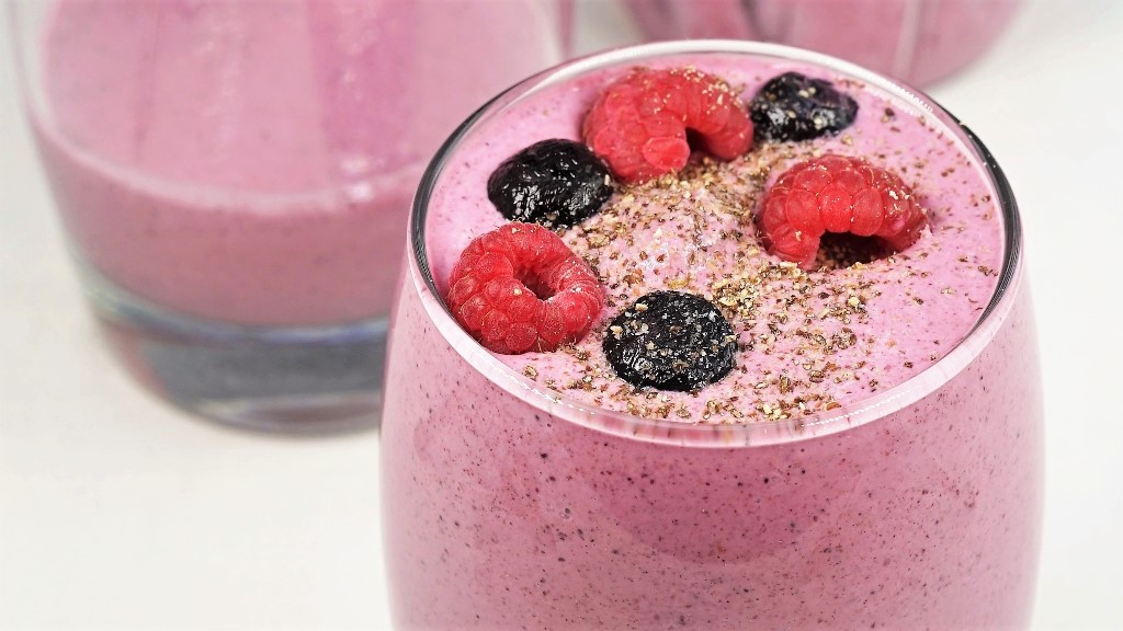 Berry Smoothie with Oats & Chia | Moorlands Eater