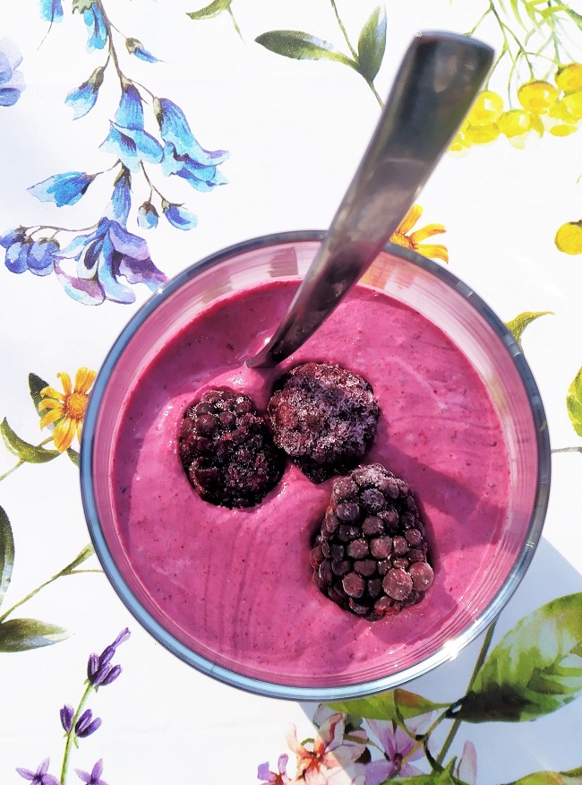 blackberry Berry Smoothie with Oats & Chia