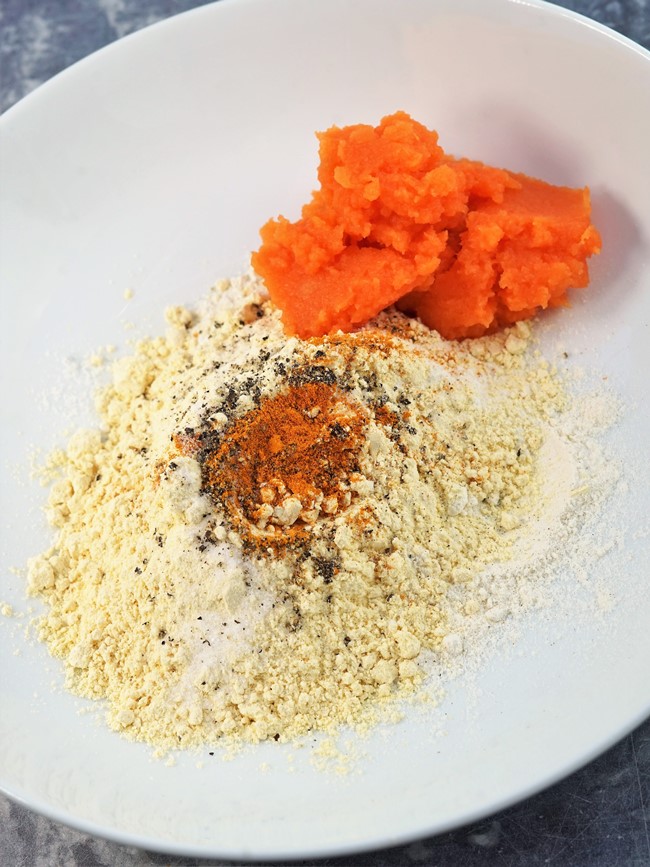 Carrot, Turmeric & Black Pepper Crackers ingredients