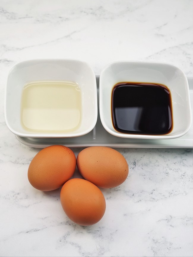 ingredients for tamagoyaki Japanese omelette