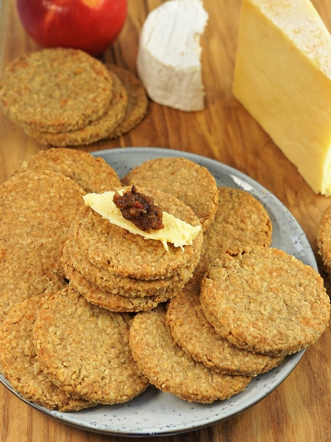 savoury biscuits for cheese