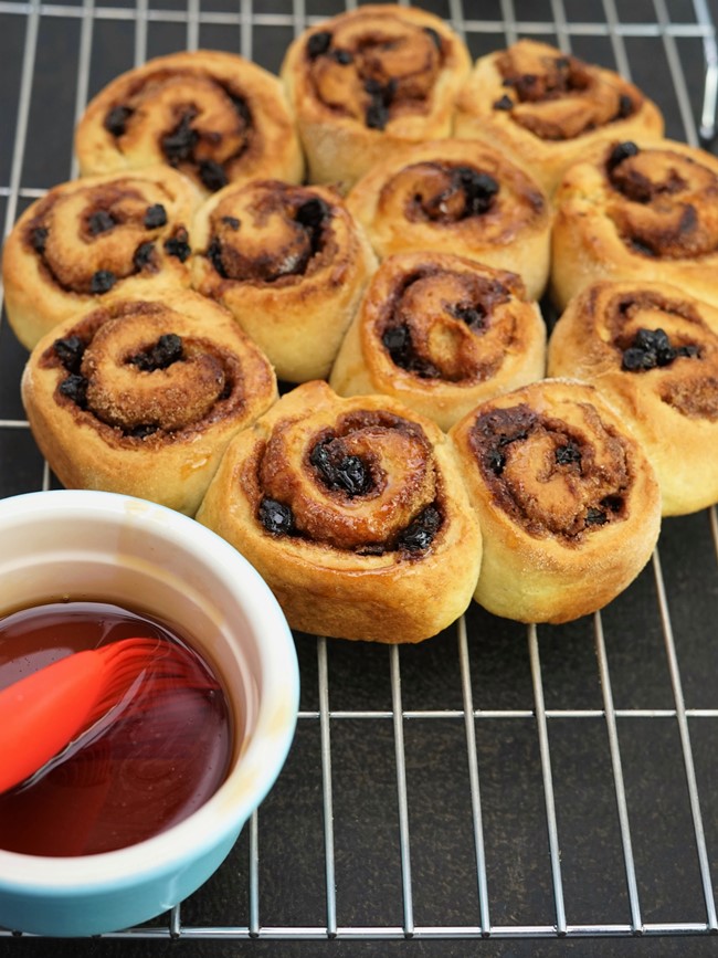 Fruit and Spice Bun Ring