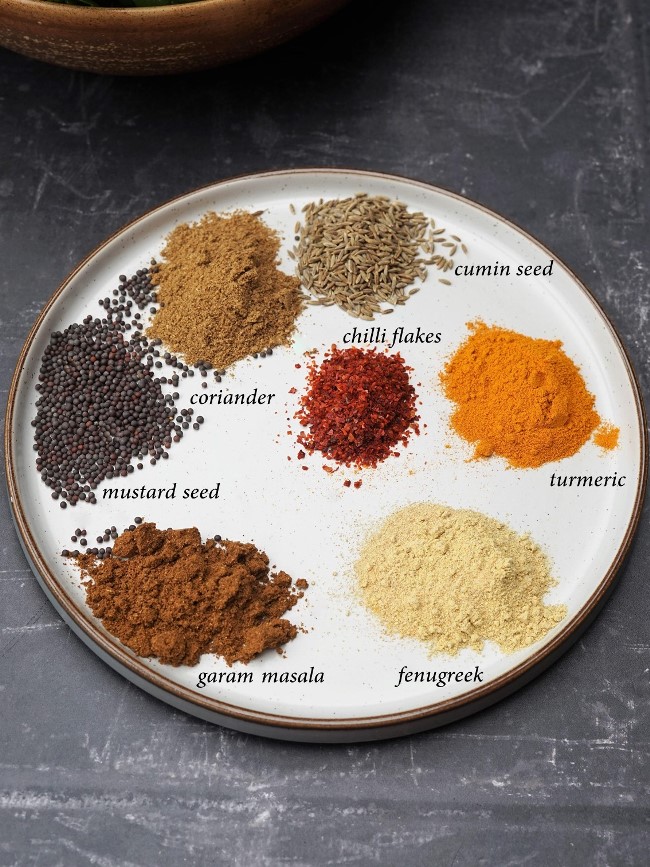 spices for spinach dal