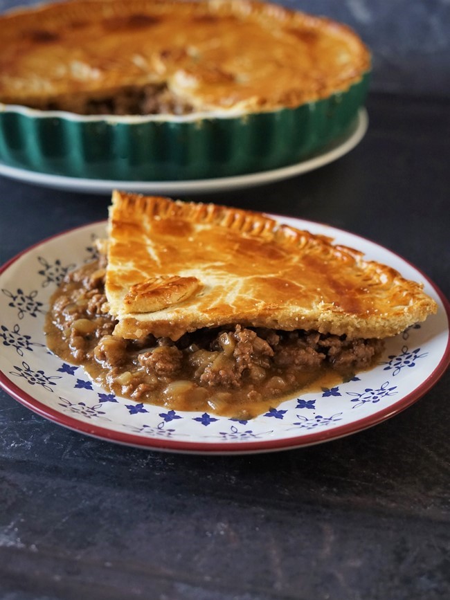 Mince recipes: minced beef and onion pie