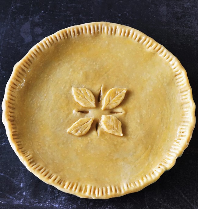 https://moorlandseater.com/wp-content/uploads/2021/10/pastry-lid-for-minced-beef-and-onion-pie-moorlands-eater-DSC09227.jpg