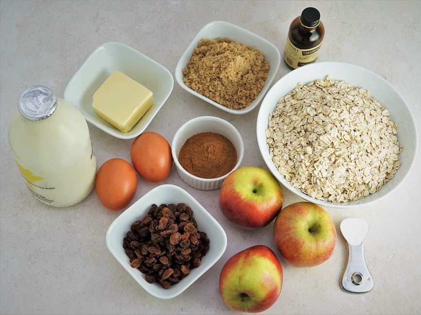 Baked Oat Pudding with Apple & Cinnamon ingredients