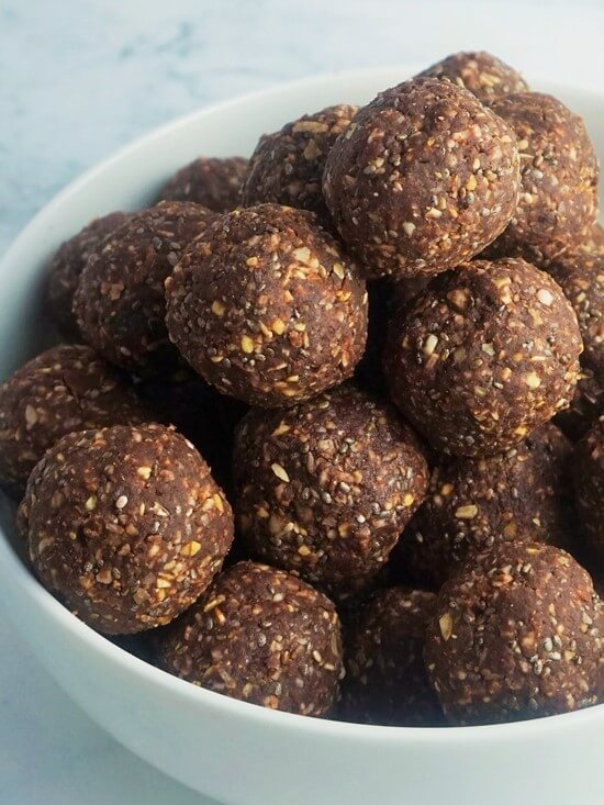 Chocolate Peanut Oat Balls (no bake recipe) | Moorlands Eater