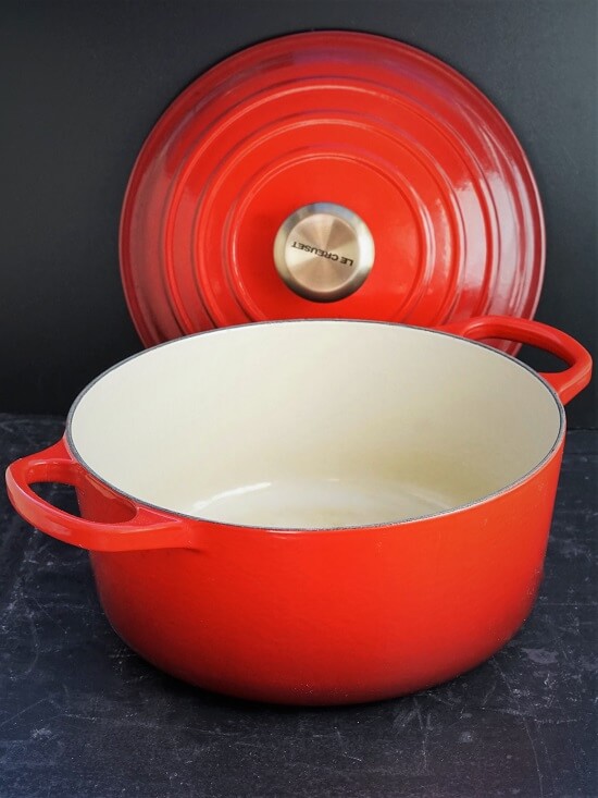 casserole dish for stews and braises