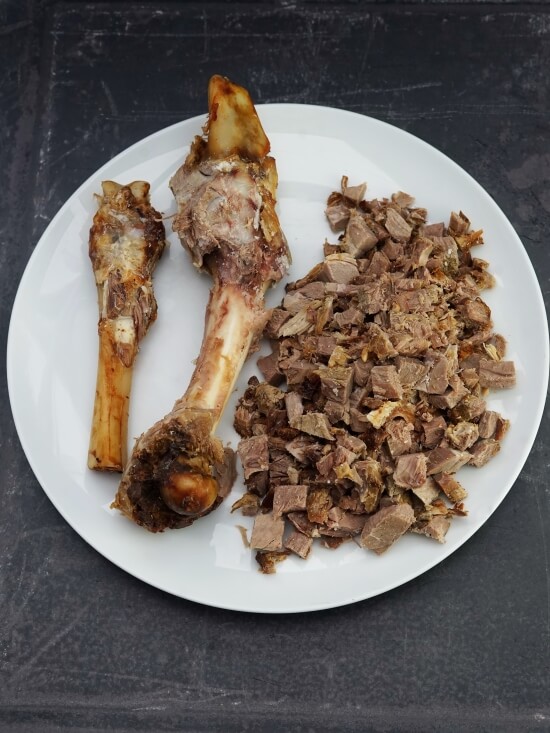 https://moorlandseater.com/wp-content/uploads/2023/02/roasted-lamb-bones-and-meat-moorlands-eater-DSC08314.jpg