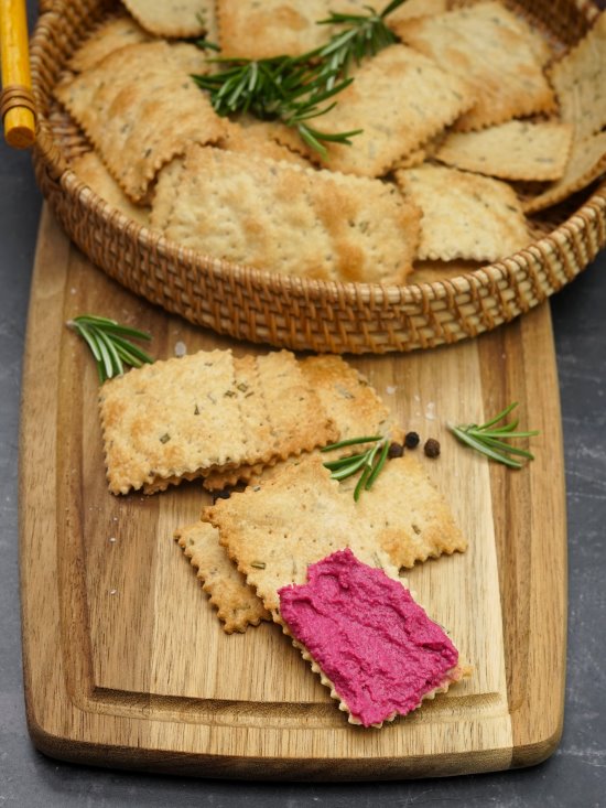 Rosemary Crackers with beetroot hummus