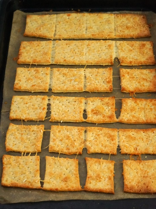 baked Easy Homemade Cheese Crackers