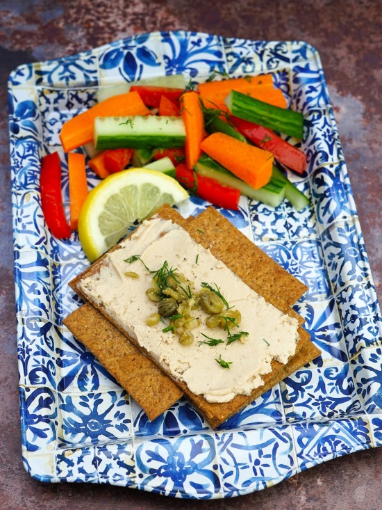 Tuna Pâté on Rye Crackers with crudité