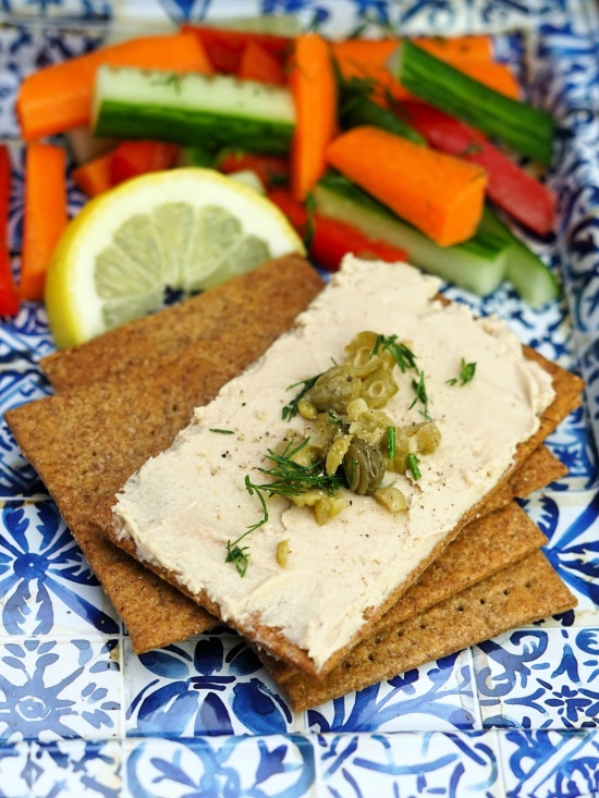 Tuna Pâté on Rye Crackers with crudité