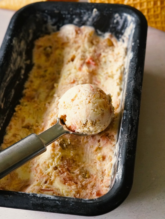 Rhubarb Crumble Ice Cream