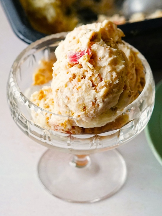 Rhubarb Crumble Ice Cream