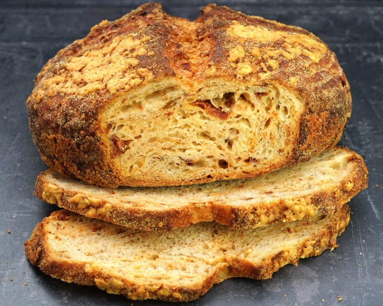 Cheese and Sun-Dried Tomato Bread