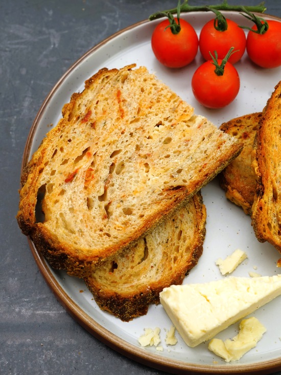 Cheese and Sun-Dried Tomato Bread