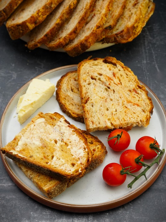 Cheese and Sun-Dried Tomato Bread