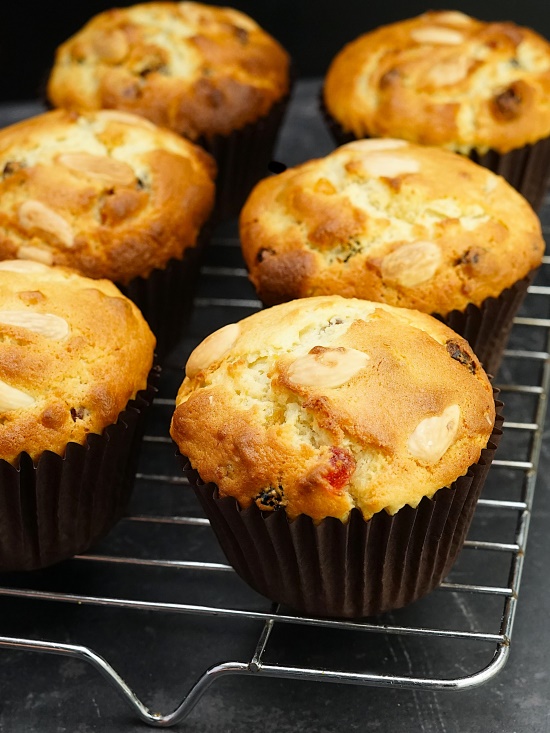 cooling Genoa Cake Muffins