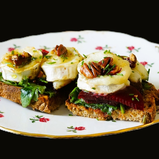 Beetroot and Goat Cheese Toasts