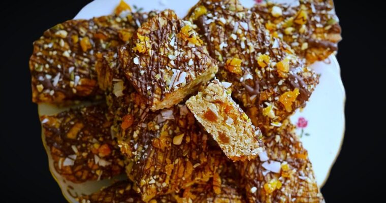 Apricot, Nut & Seed Oat Slice