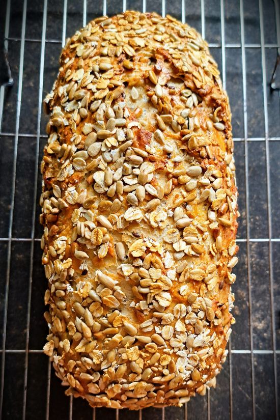 cooling Sunflower, Honey and Oat Bread
