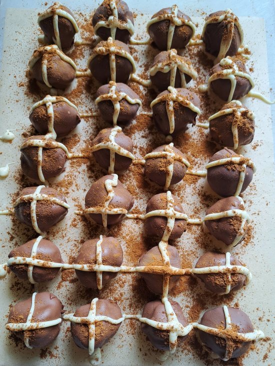 decorating Hot Cross Bun Truffles