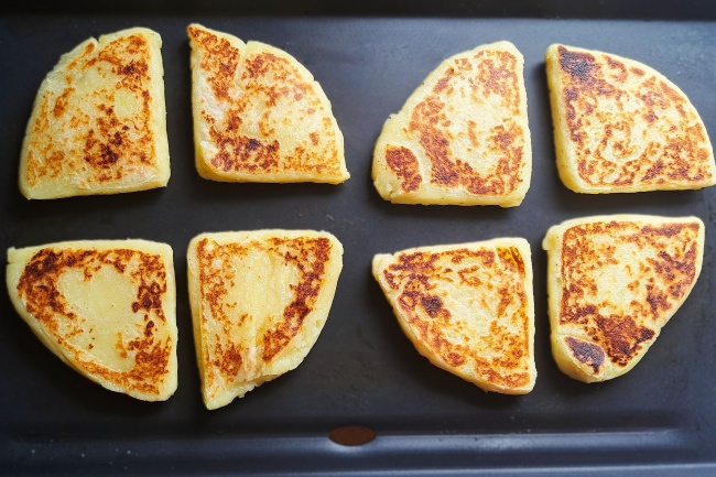 cooking Potato Farls, Irish potato cakes, potato bread, potato scones, tattie scones