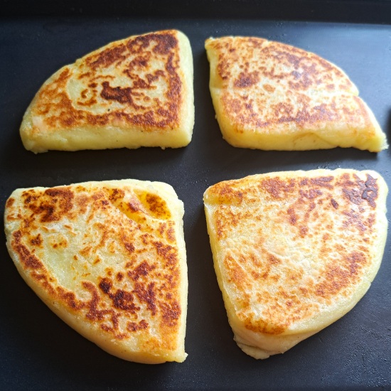 cooking potato farls, potato cakes, potato or tattie scones