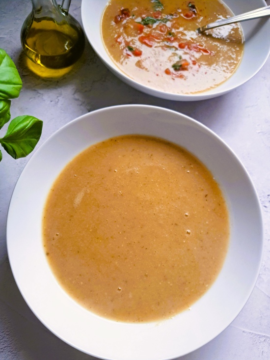 Creamy White Bean Soup with Fresh Tomatoes & Basil Creamy White Bean Soup with Fresh Tomatoes & Basil